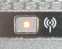 パソコンのワイヤレス通信ランプが点灯しているイメージ